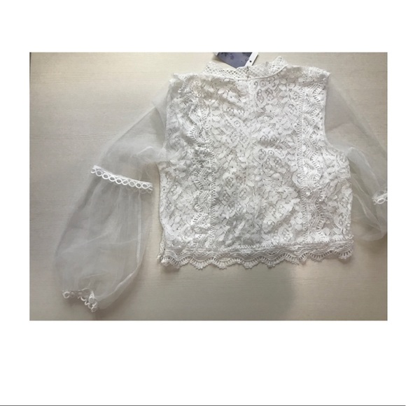 π€Elegant White Lace Blouseπ€ fit size S to M - Picture 4 of 4